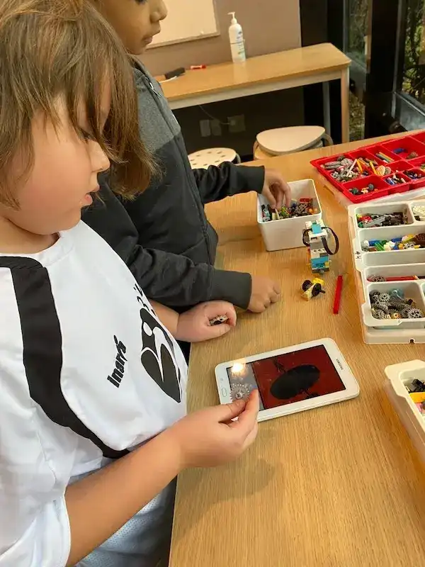 Students working together on problem-solving and mechanical design projects in Boswin’s Robotics Program for ages 6–7 in Mississauga.